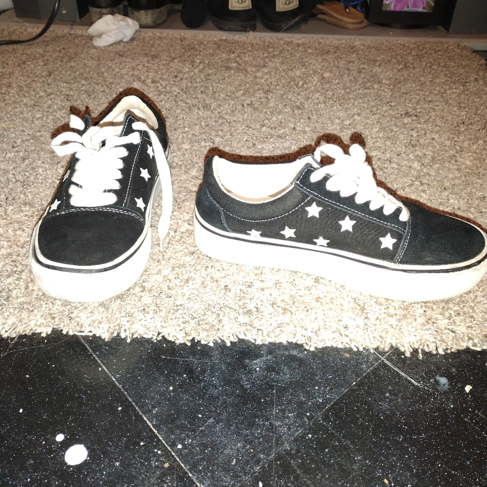 Shoes - Picture 4 of 4